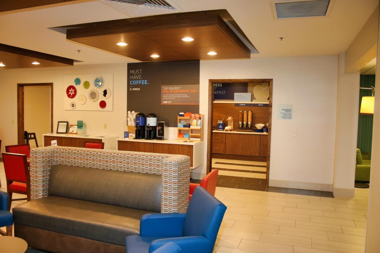 Holiday Inn Express By Ihg Douglas Esterno foto