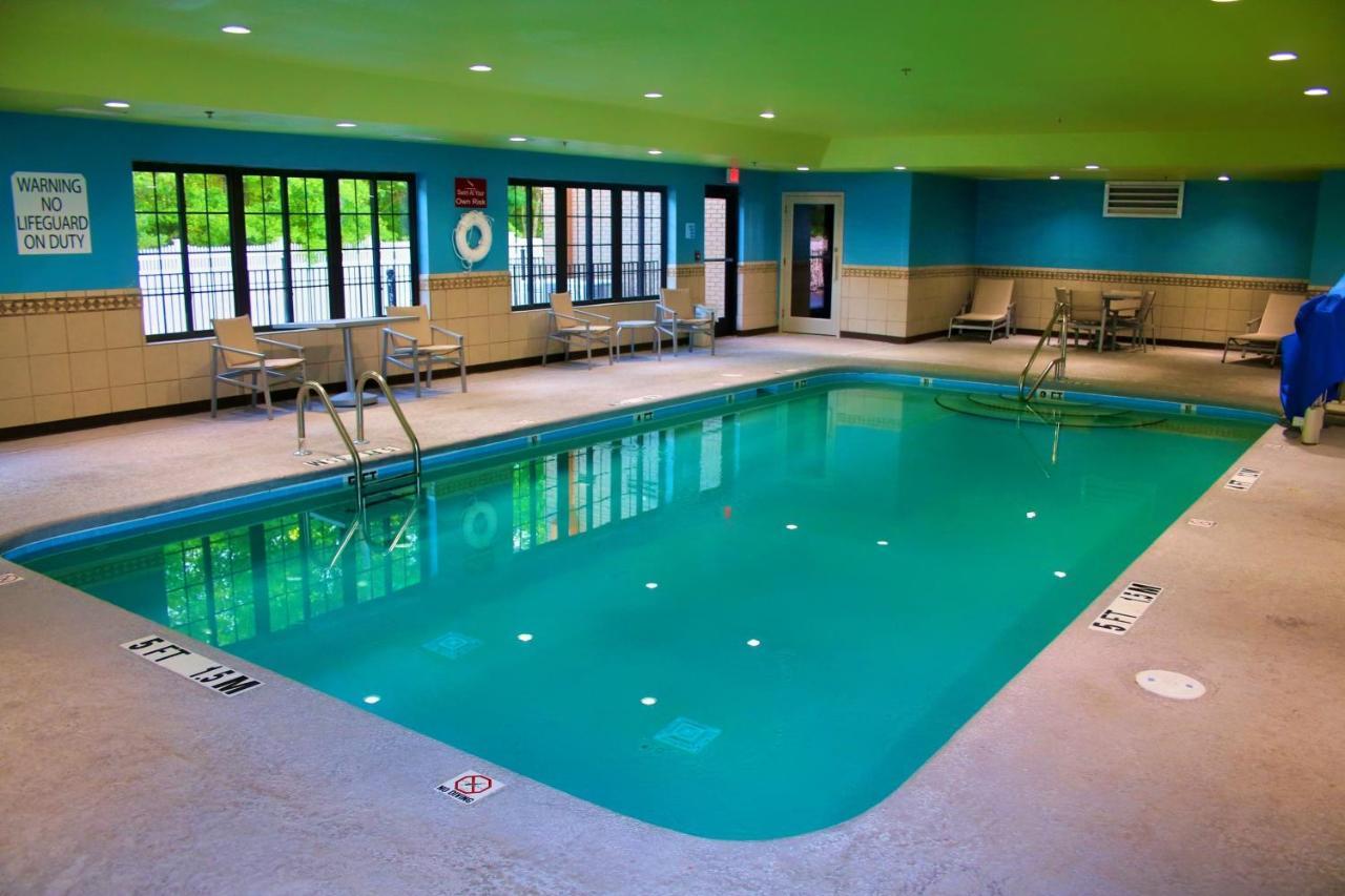 Holiday Inn Express By Ihg Douglas Esterno foto