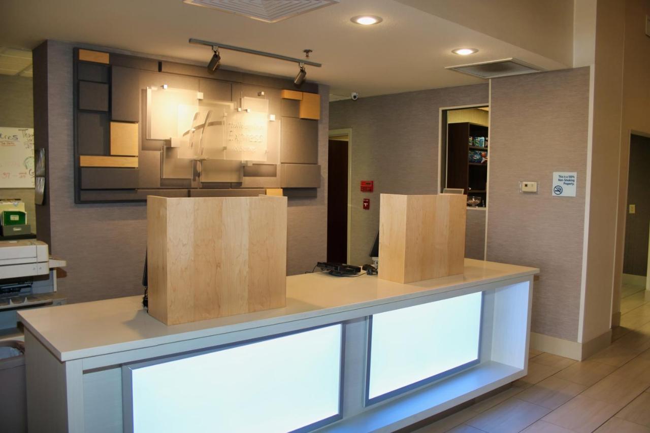 Holiday Inn Express By Ihg Douglas Esterno foto