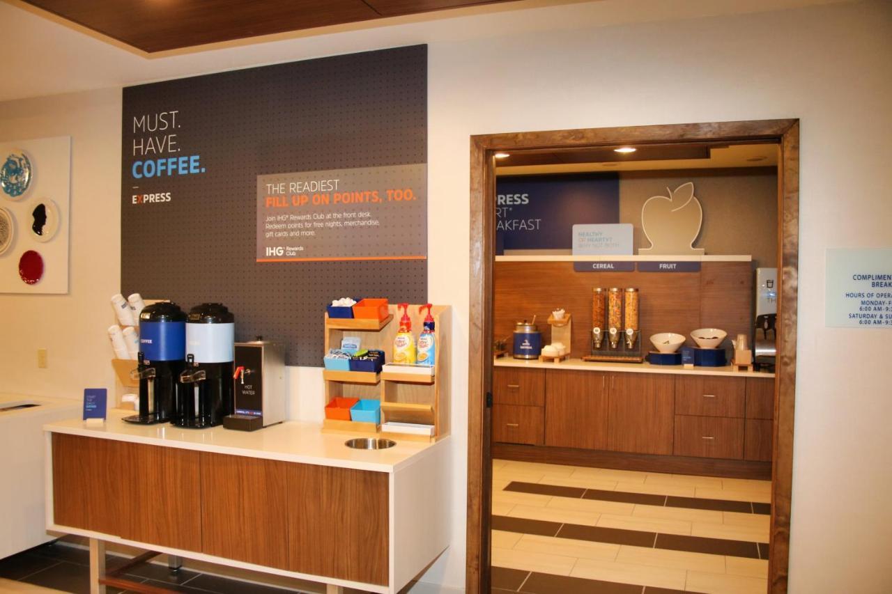 Holiday Inn Express By Ihg Douglas Esterno foto
